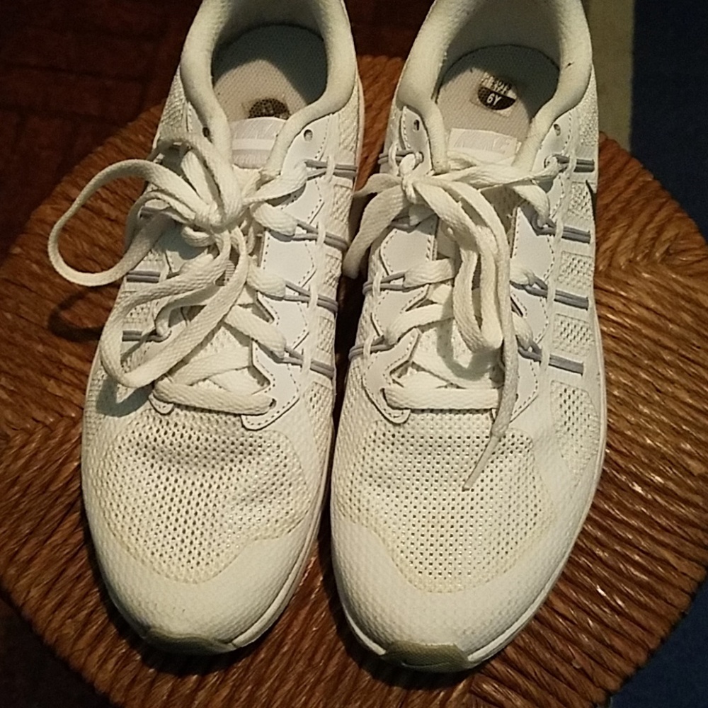 Nike Dynasty  Sneakers White Women 6